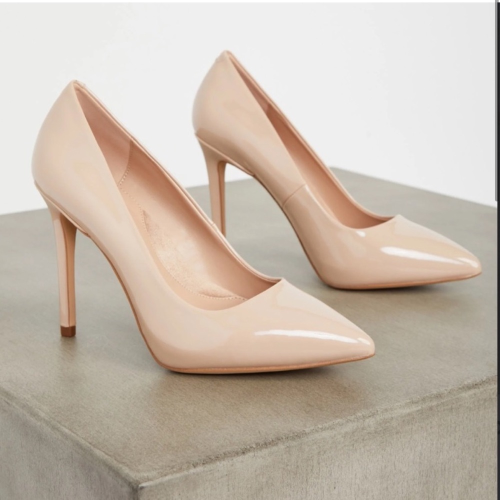NEW! BCBGeneration Skie Hidden Platform Pump in Cream Shell Patent Size 11